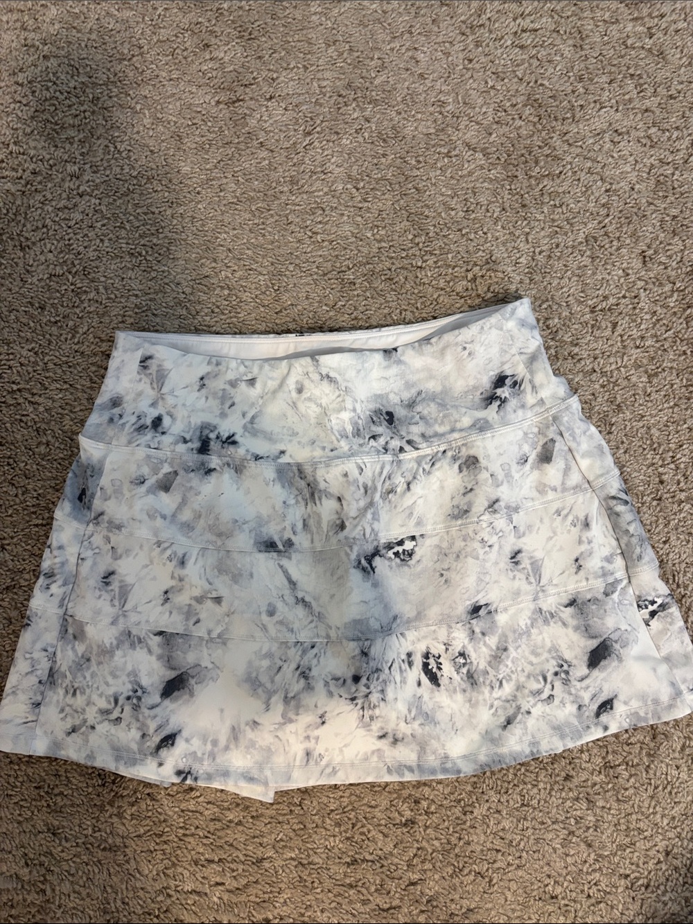 Marble-Print Athletic Skort in White and Gray